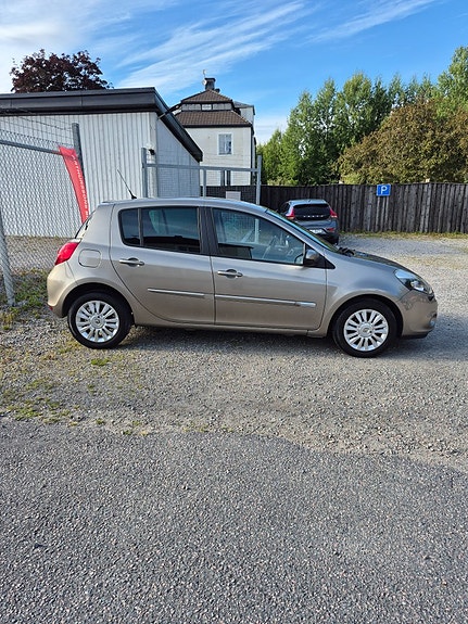 Renault Clio 2 of 6
