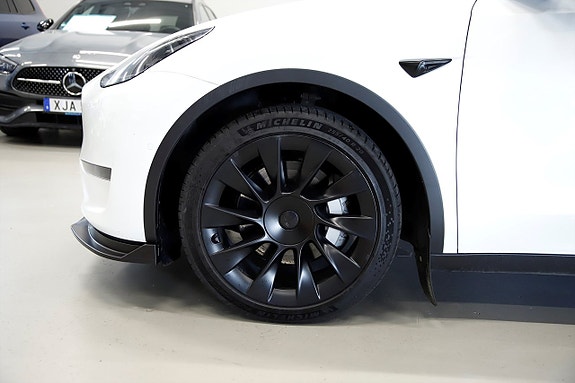Tesla Model Y 13 of 14