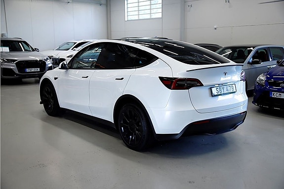 Tesla Model Y 5 of 14