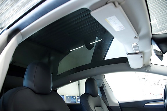 Tesla Model Y 14 of 14