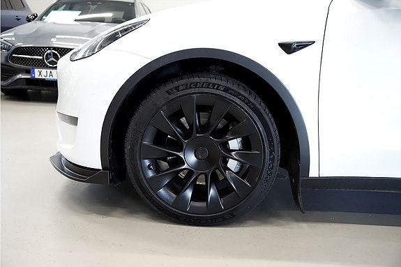 Tesla Model Y 13 of 14