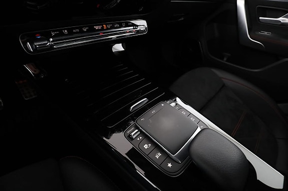 Mercedes-Benz CLA200 23 of 30