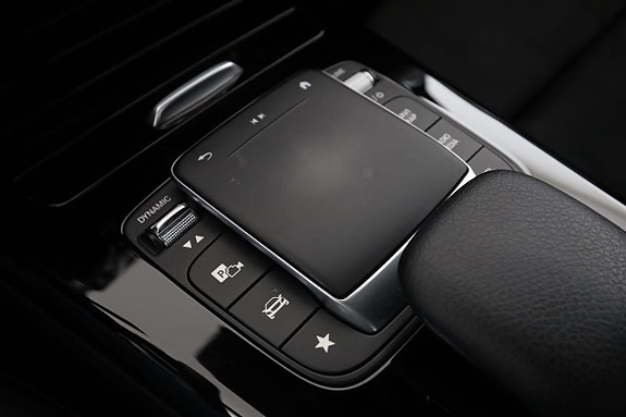 Mercedes-Benz CLA200 26 of 30
