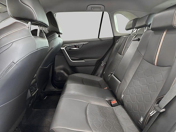 Toyota RAV4 8 of 14