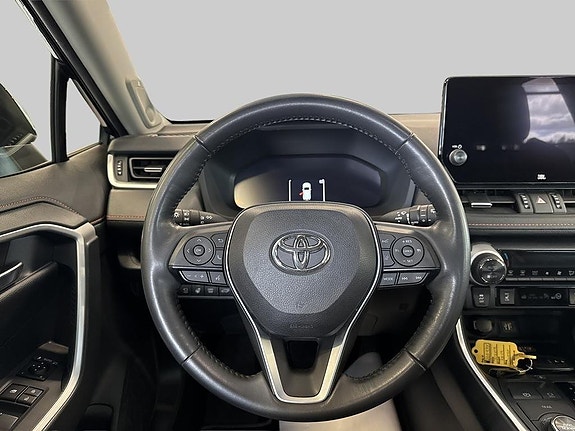 Toyota RAV4 10 of 14