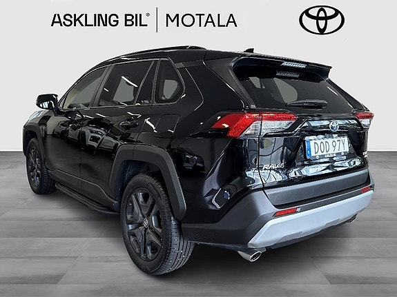 Toyota RAV4 3 of 14