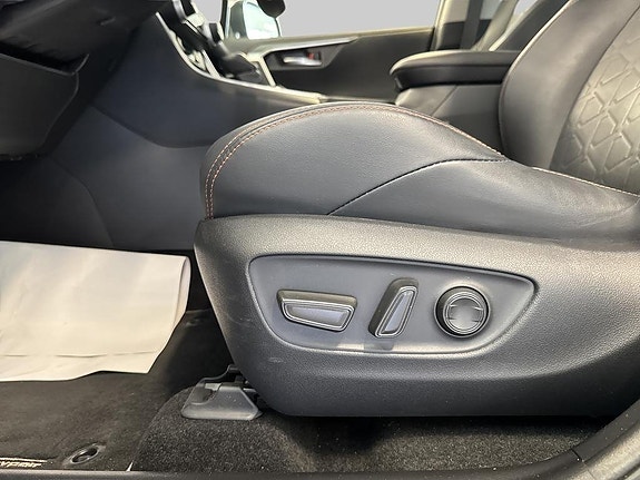 Toyota RAV4 14 of 14