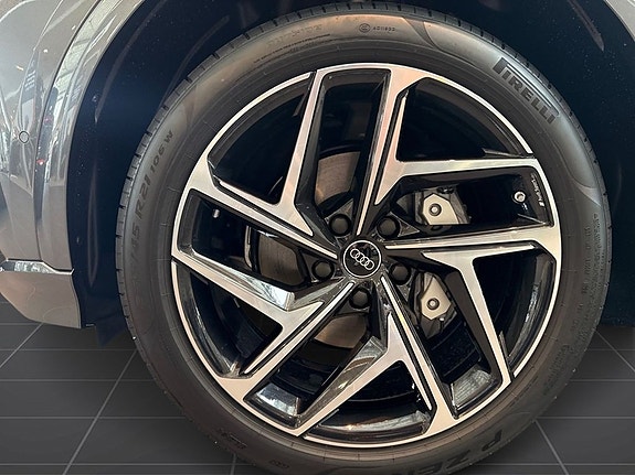 Audi Q6 e-tron 8 of 19