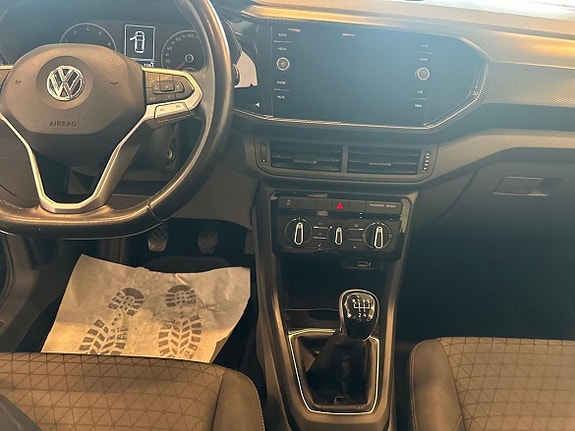 Volkswagen T-Cross 12 of 21
