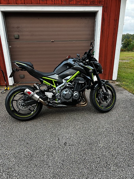 Kawasaki Z900 2 of 4