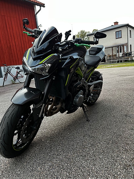 Kawasaki Z900 3 of 4