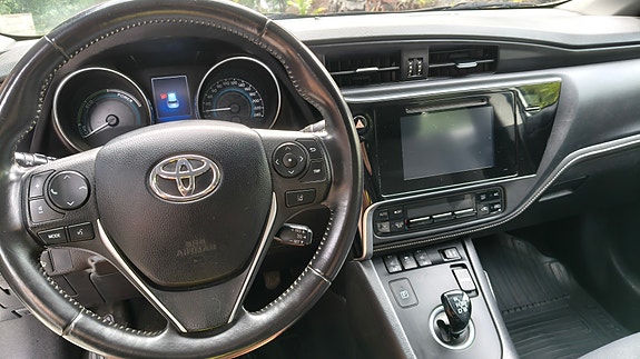 Toyota Auris 4 of 5