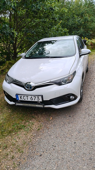 Toyota Auris 2 of 5