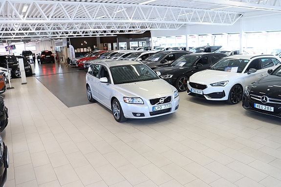 Volvo V50 3 of 22