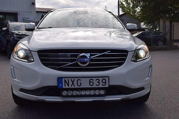 Volvo XC60 2 of 26