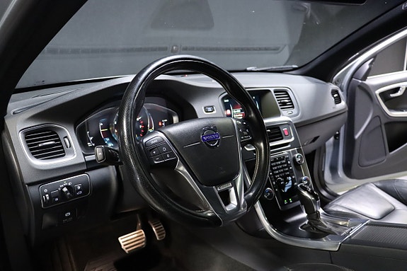 Volvo S60 11 of 28