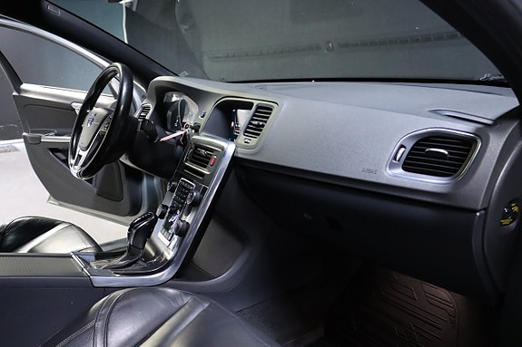 Volvo S60 15 of 28