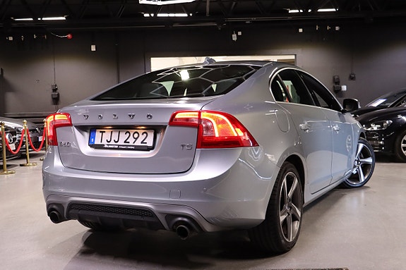 Volvo S60 4 of 28