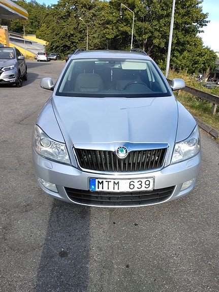 Skoda Octavia 2 of 8