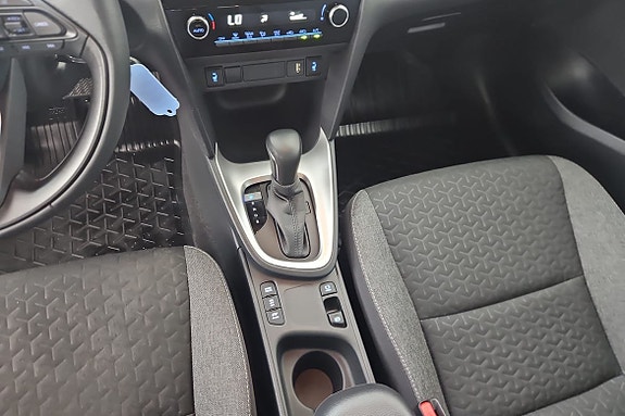 Toyota Yaris Cross 13 of 17