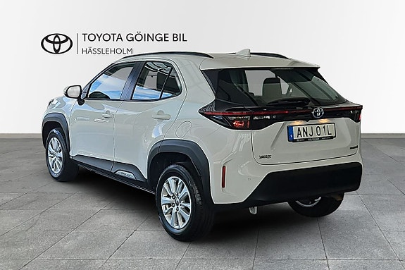 Toyota Yaris Cross 2 of 17