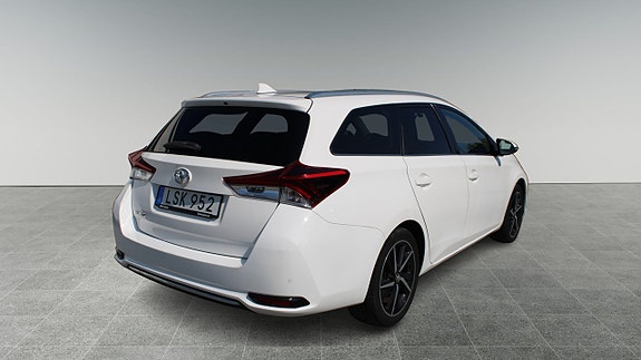 Toyota Auris 3 of 12