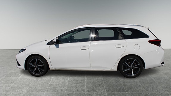Toyota Auris 4 of 12