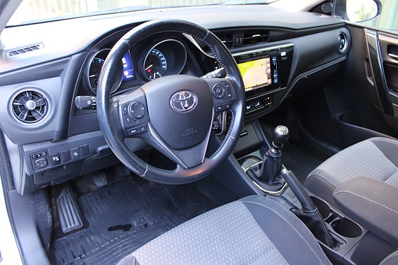 Toyota Auris 6 of 12