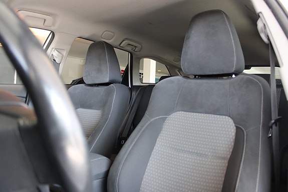Toyota Auris 7 of 12