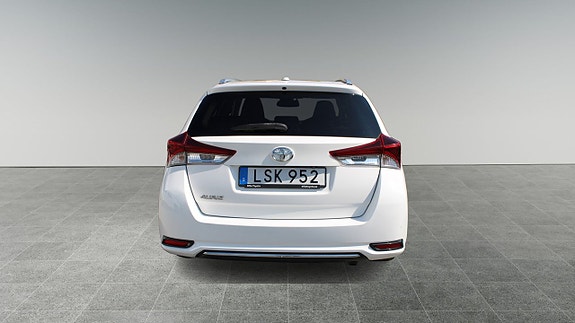 Toyota Auris 5 of 12