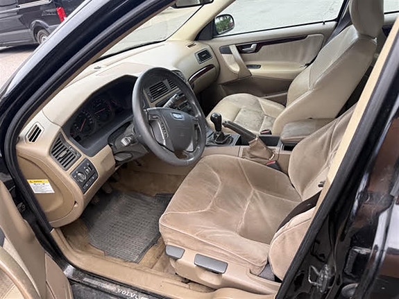 Volvo V70 7 of 8