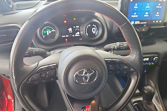 Toyota Yaris 13 of 16