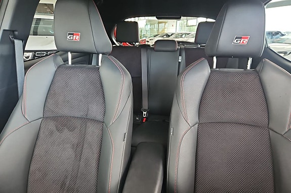 Toyota Yaris 14 of 16