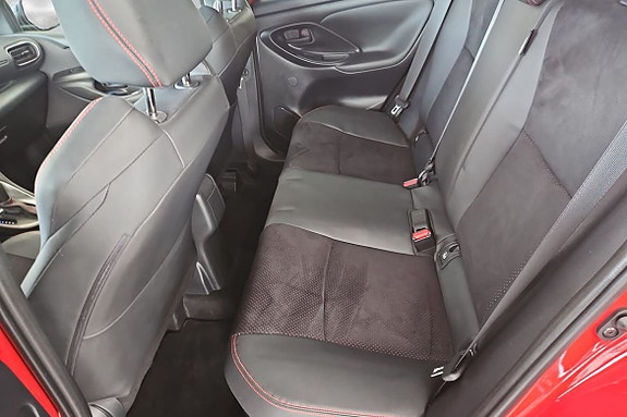 Toyota Yaris 7 of 16