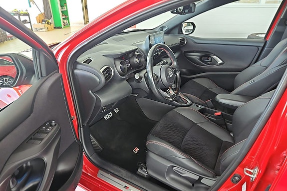 Toyota Yaris 12 of 16