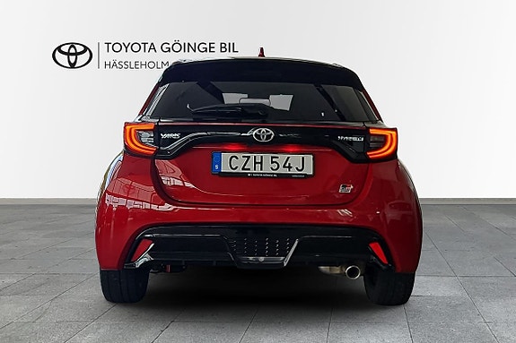 Toyota Yaris 4 of 16