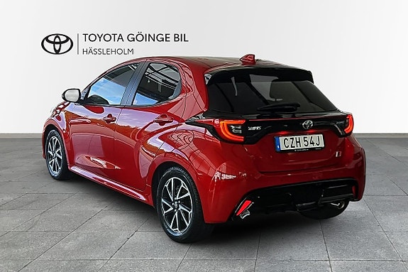 Toyota Yaris 2 of 16