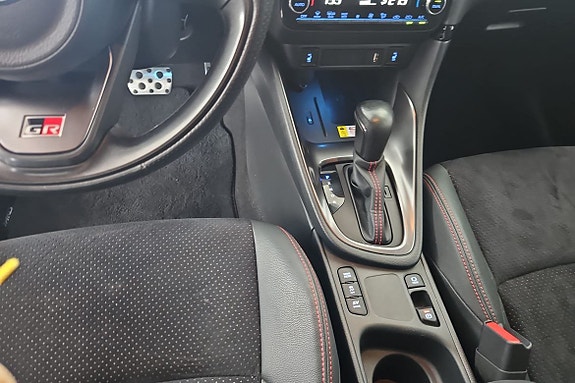 Toyota Yaris 15 of 16