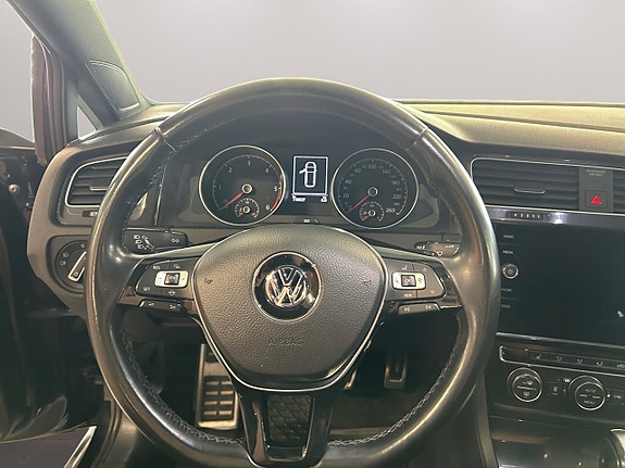Volkswagen Golf Alltrack 11 of 24