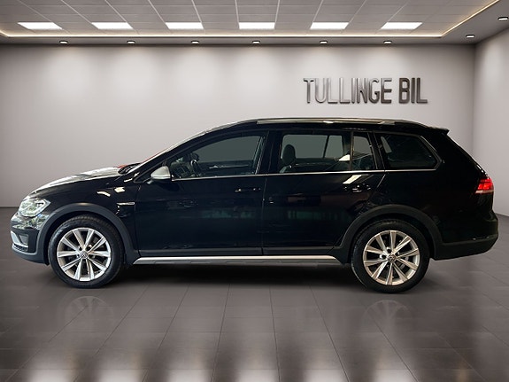 Volkswagen Golf Alltrack 2 of 24