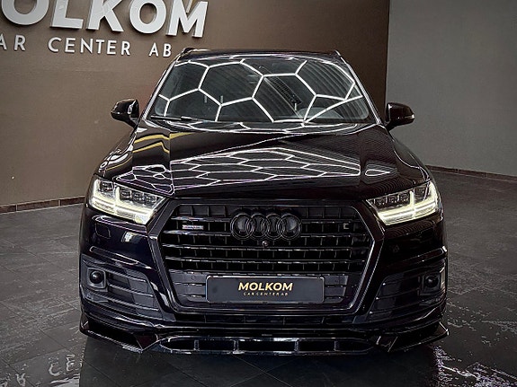 Audi Q7 2 of 27