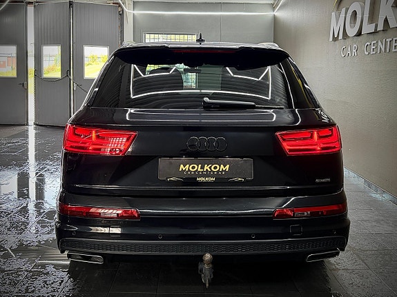 Audi Q7 9 of 27