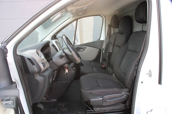 Renault Trafic 12 of 18
