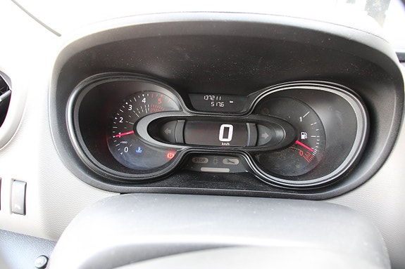 Renault Trafic 13 of 18