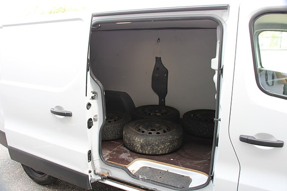 Renault Trafic 9 of 18