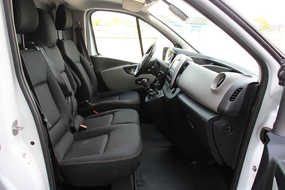 Renault Trafic 11 of 18