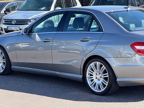 Mercedes-Benz E220 3 of 15