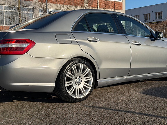 Mercedes-Benz E220 6 of 15