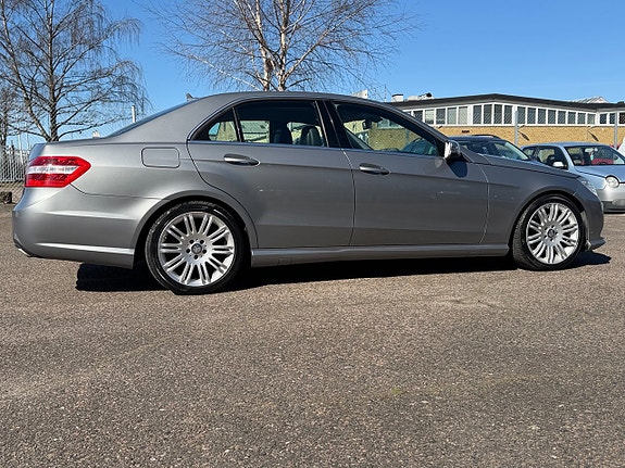 Mercedes-Benz E220 4 of 15