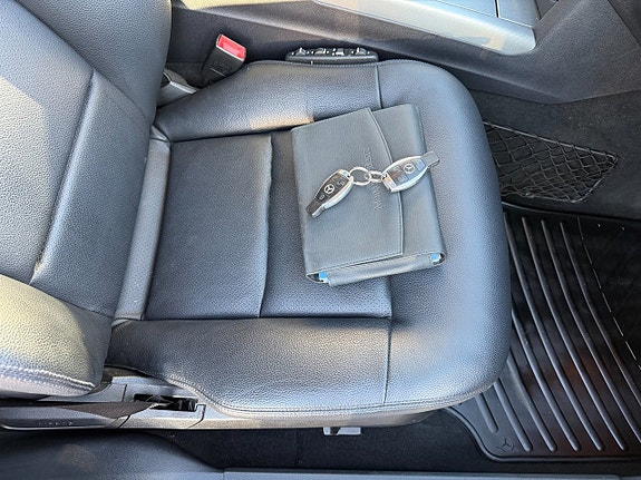 Mercedes-Benz E220 11 of 15